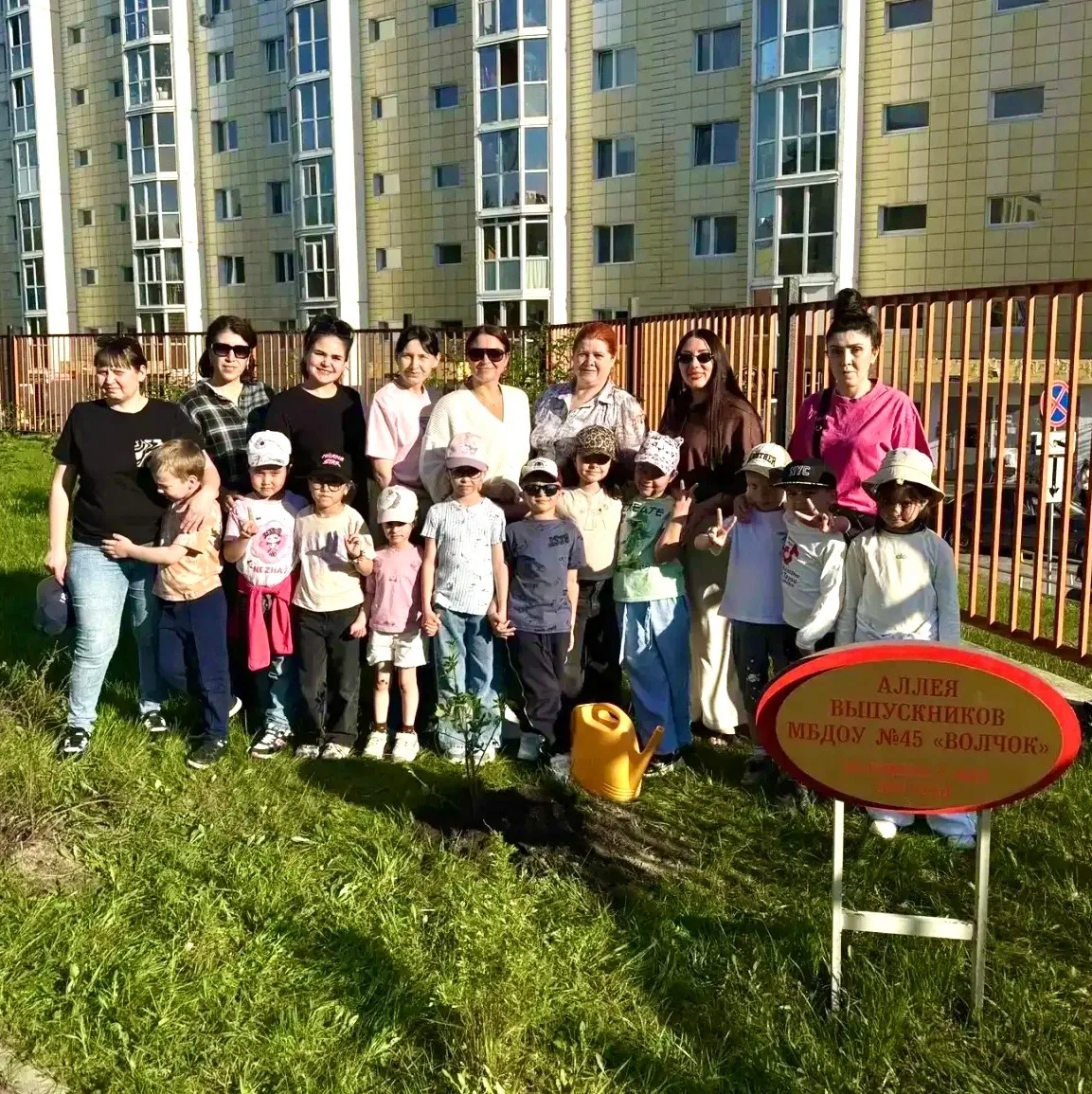 🌱🌸Новая жизнь на Аллее выпускников: добрая традиция продолжается!🌸🌱
В нашем детском саду произош