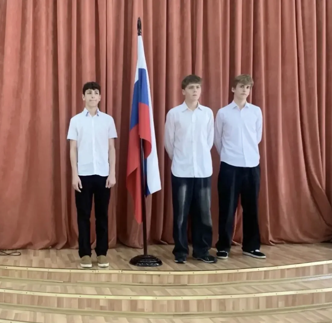 💢 Торжественная линейка   Друзья! Сегодня в школьном здании №2 прошла торжественная линейка, посвящё