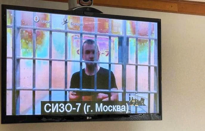 Уроженцу Нальчика блогеру Илье Ремесло, обвиняемому в распространении фейков о ВС РФ, Б...
