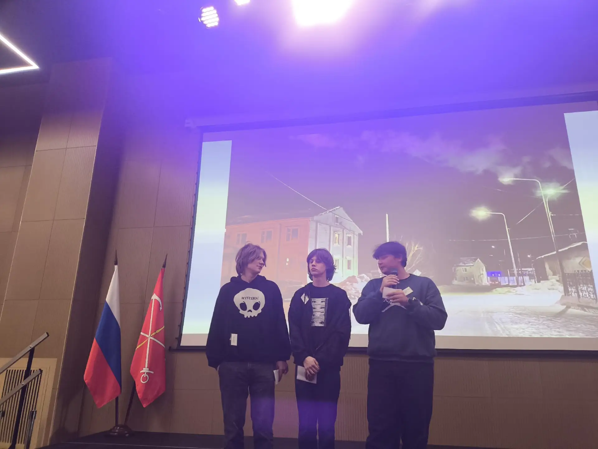 🔥 Наши десятиклассники приняли участие в  деловой игре «Полярная резолюция», посвящённой проблемам К