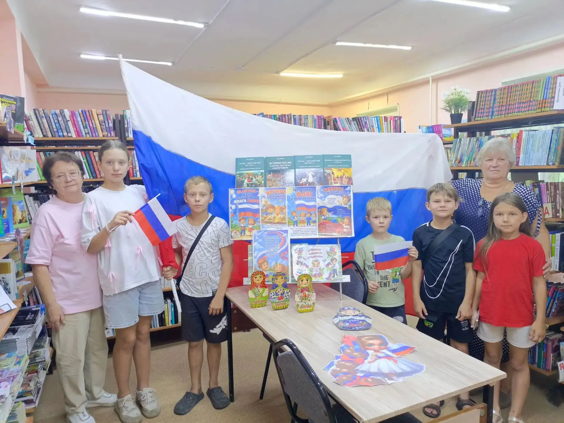 🇷🇺В преддверии Дня Российского флага для ребят нашей школы  в библиотеке филиал N9 пр...