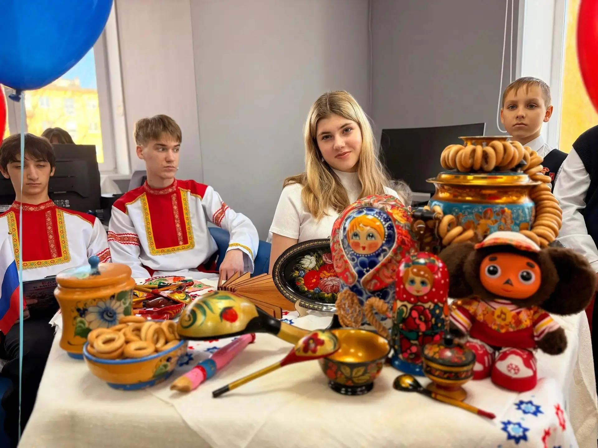 🎭 С ВСЕМИРНЫМ ДНЁМ  ТЕАТРА!  🧑‍🎓 Театр — это разговор без переводчиков и встреча, после которой мир 