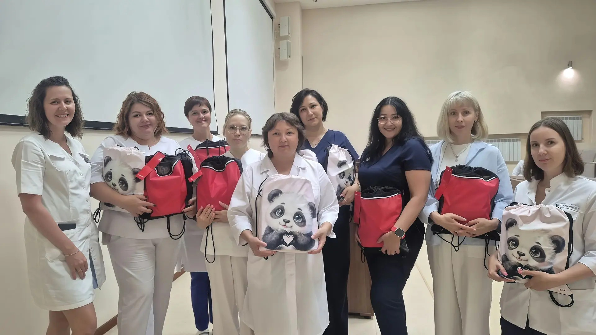 В нашей клинике есть добрая традиция: в середине августа мы дарим детям наших сотрудник...