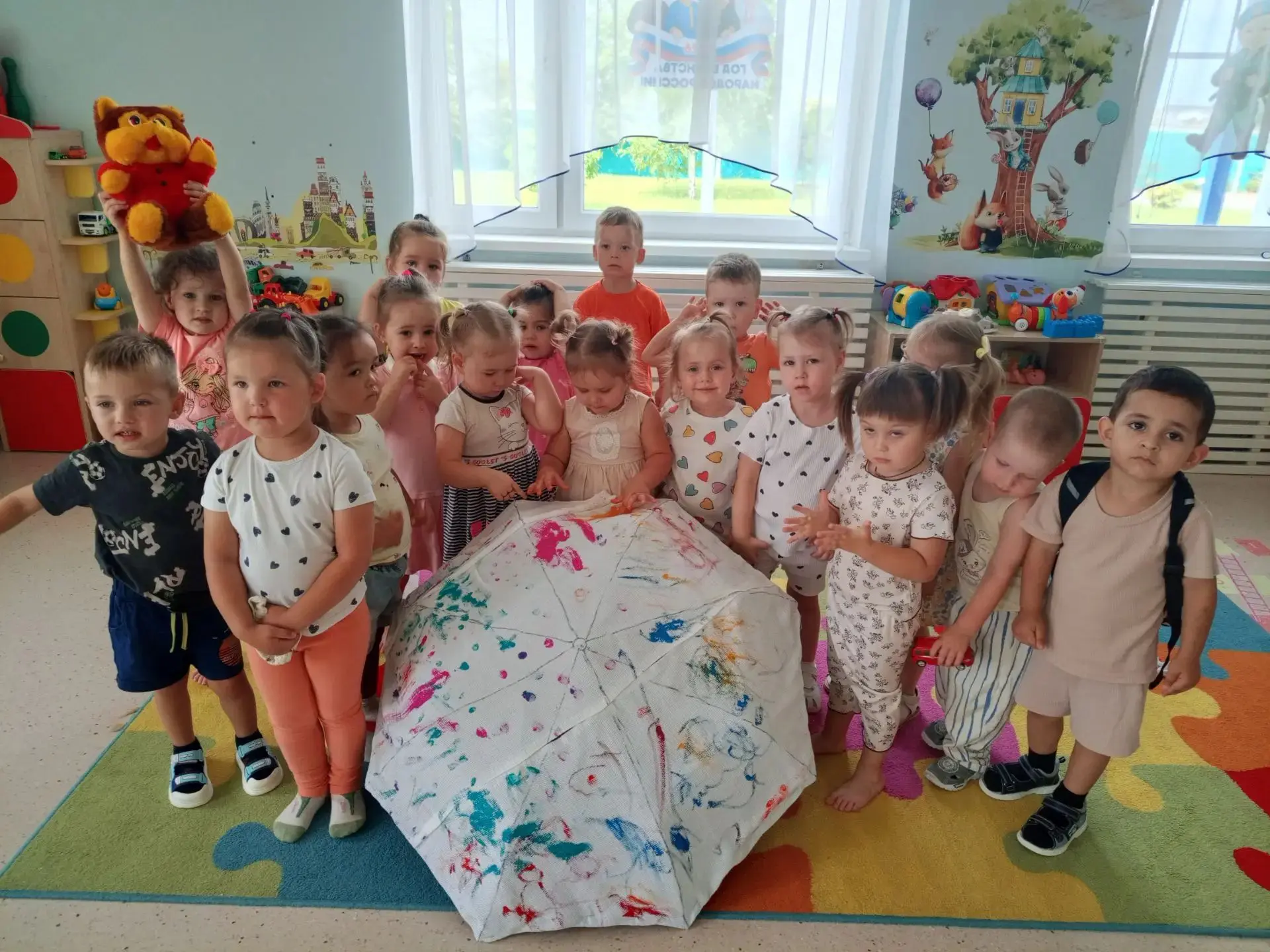 К ребятам  из второй младшей группы "Радуга" в гости приходил Мишка. 🧸 Он рассказывал ...