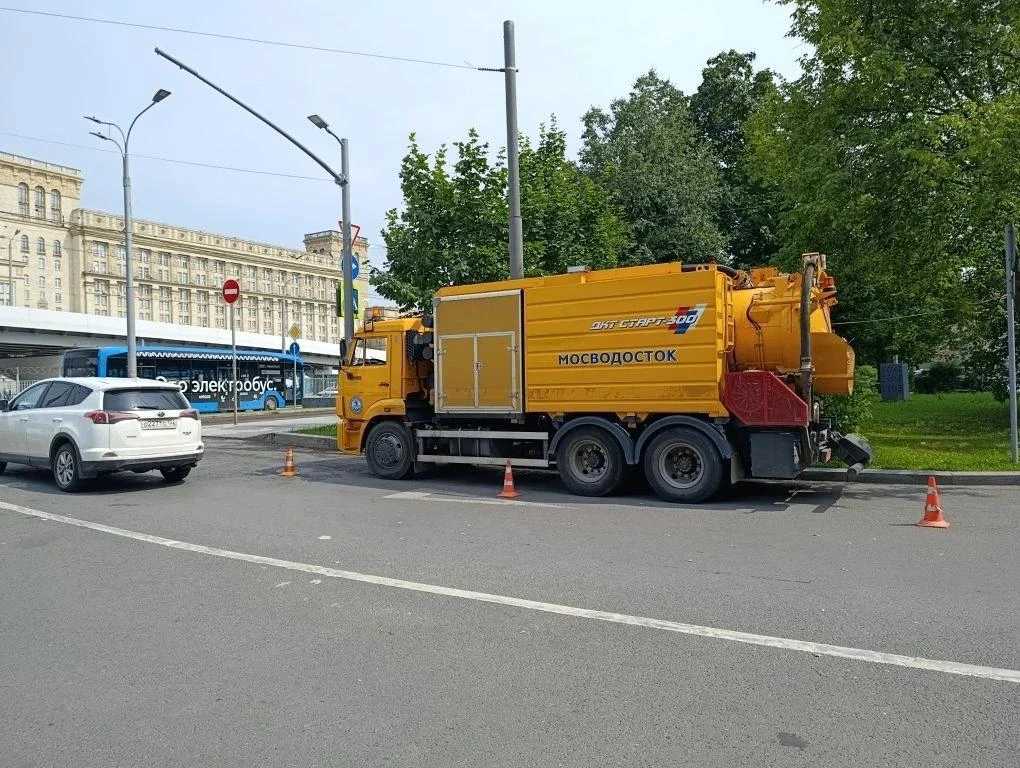 ☔ В районе Волоколамки, 1к1, дежурит техника Мосводостока — сегодня может быть сильный ...