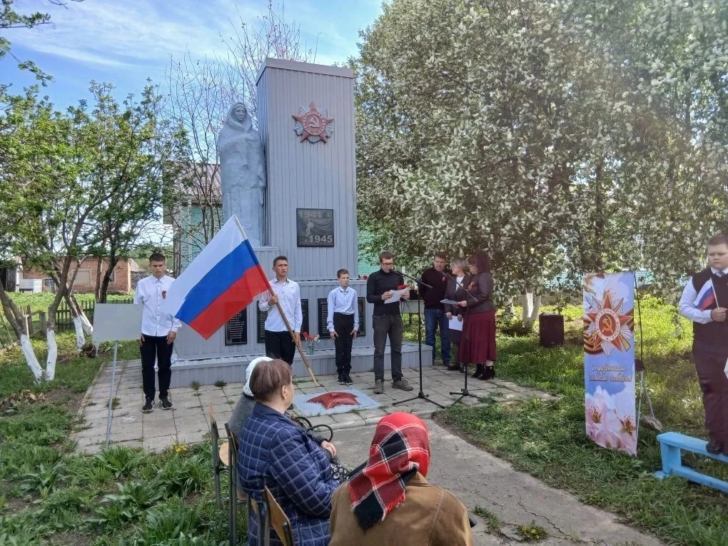 А это митинг и праздничный концерт в Новодраченино