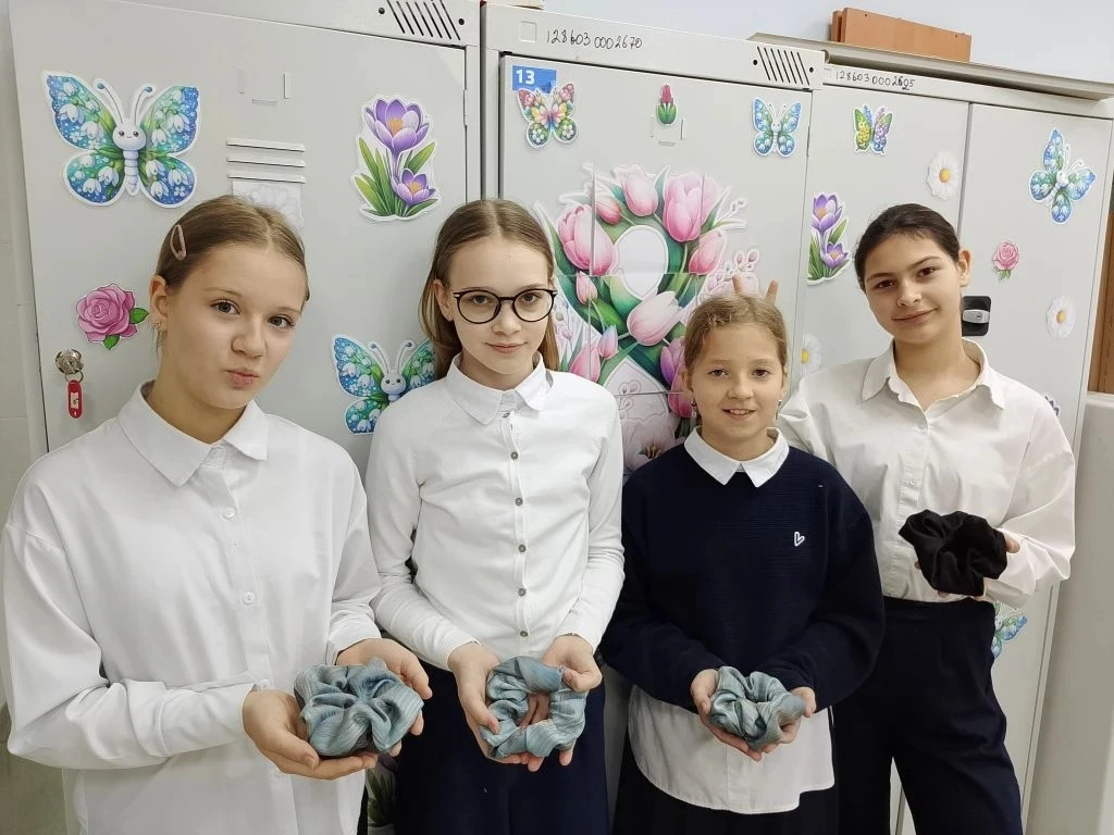 Недавно наши девочки открыли для себя удивительный мир шитья! 🧵 На уроке технологии они не просто уч
