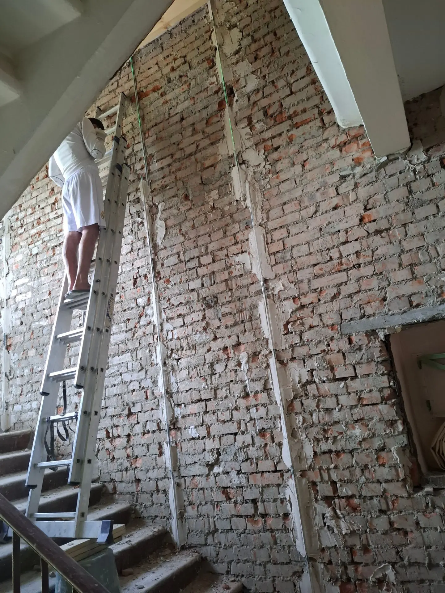 Лето с молотком и кистью: готовим школу к 1 сентября! 🛠️🎓

Друзья, мы убеждены: детям должно быть 