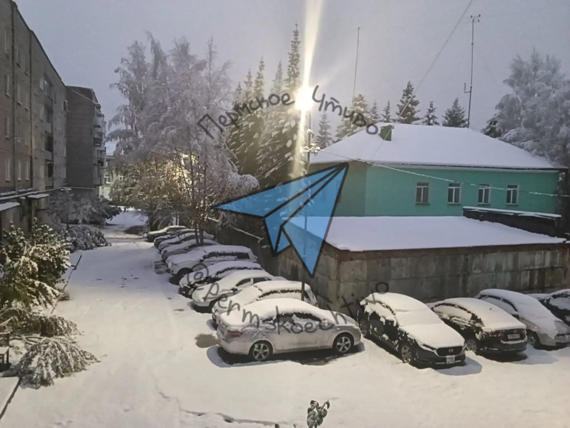 ⚡️В Лысьве Пермского края настоящая зима — там за минувшую ночь выпало приличное количе...