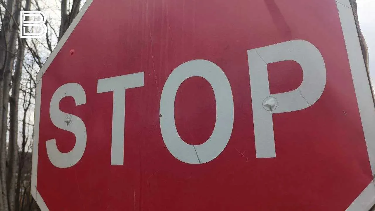 🛑В центре Мурманска перекрыли въезд к памятнику стойкости и мужеству

В Мурманске до 14:00 18 июня 
