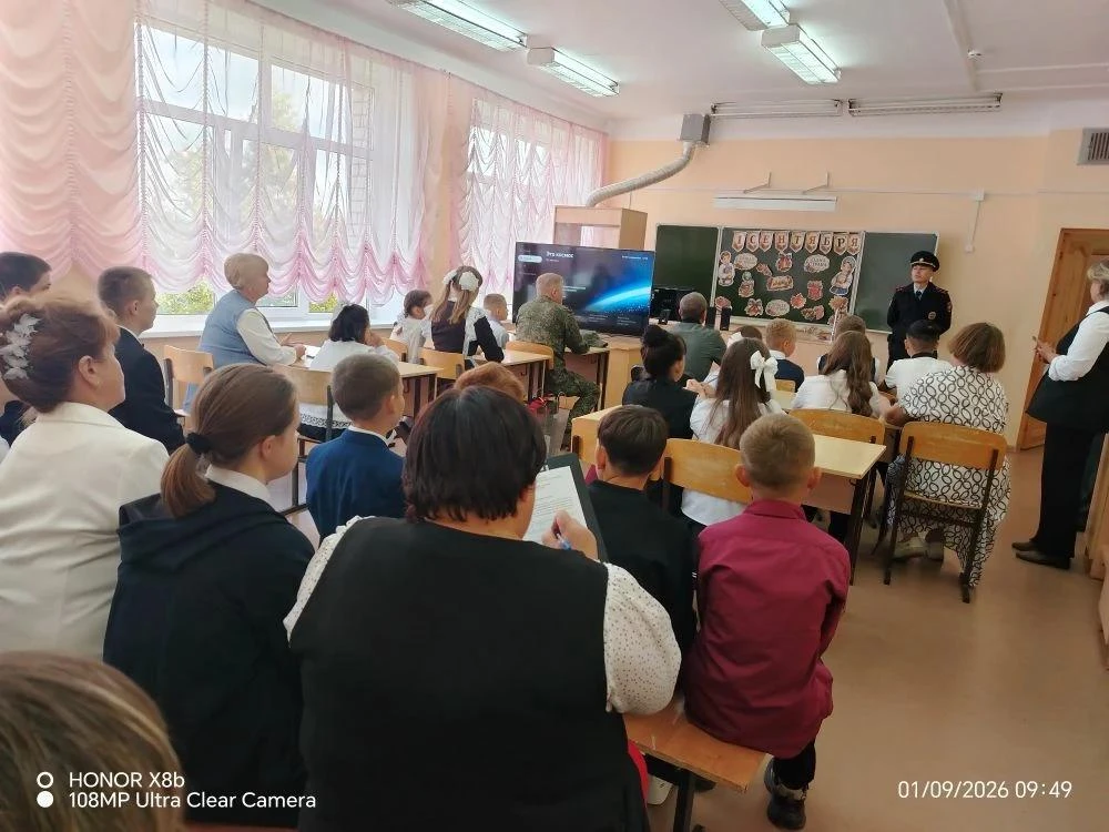 Старт дан! Наш первый «Разговор о важном» в этом году был посвящён празднику — Дню знаний.