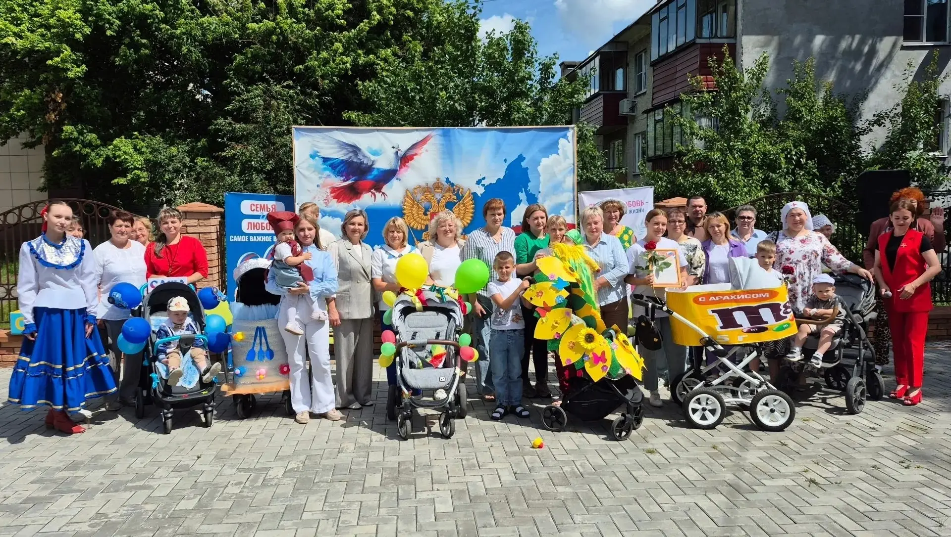 🌼В преддверии светлого праздника — Дня семьи, любви и верности — наш район превратился в настоящую 
