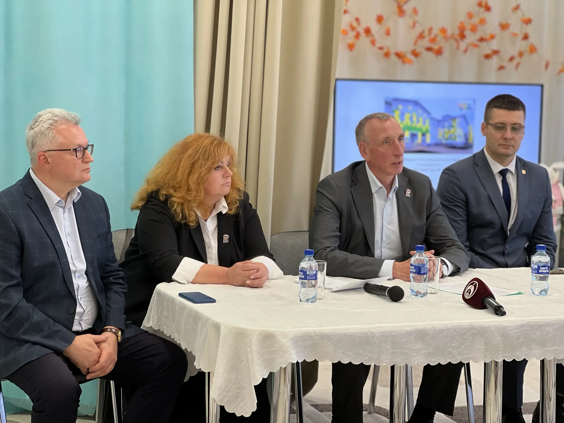 Сегодня вместе с депутатами Великолукской городской Думы Дмитрием Белюковым и Юлией Яры...