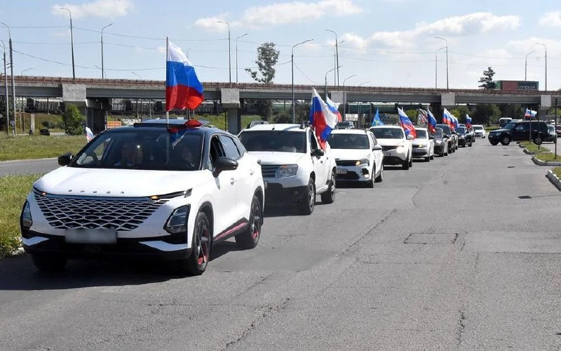 🇷🇺 В Рязани состоялся автопробег, приуроченный к Дню Государственного флага России.