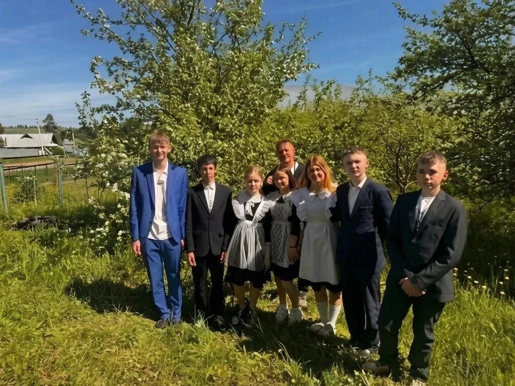 🇷🇺Нашим выпускникам выпала высокая честь — принять участие в акции «Сад памяти».