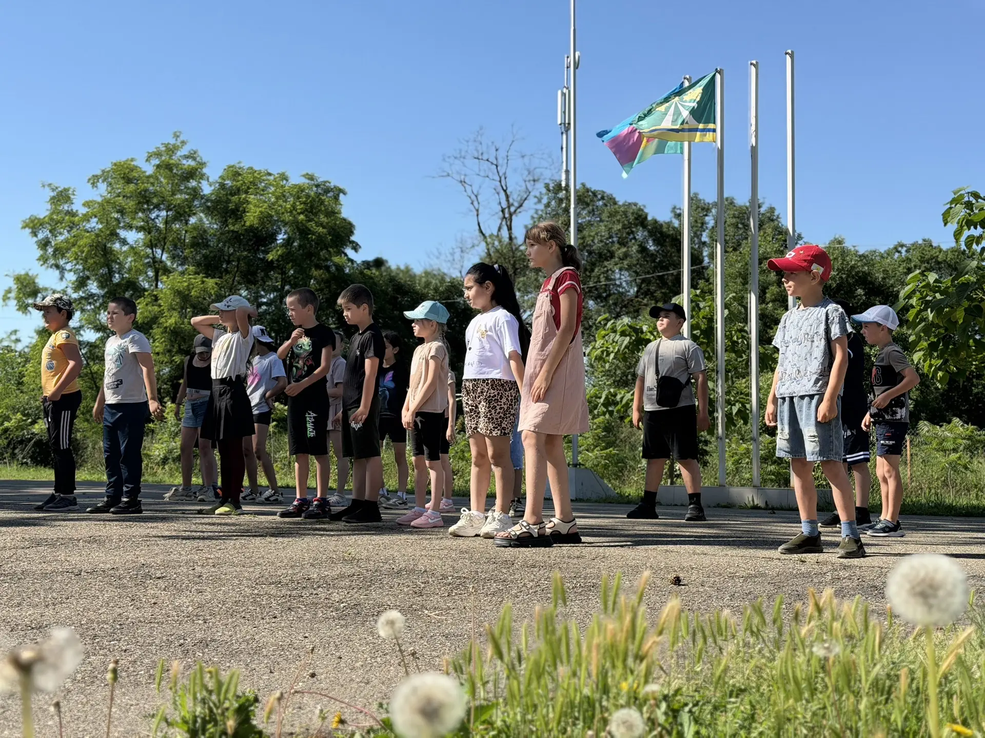 🏕️ Лето в «Казачке»: неделя стартовала с огоньком!

🏀 Сегодня в пришкольном лагере МБОУ ООШ 66 «Ка