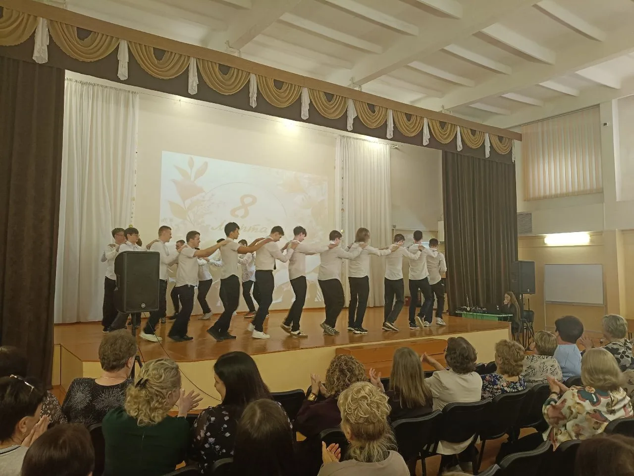 🌷Сегодня в МБОУ "Гимназия" царила атмосфера настоящего весеннего праздника! Мы поздравляем всех прек