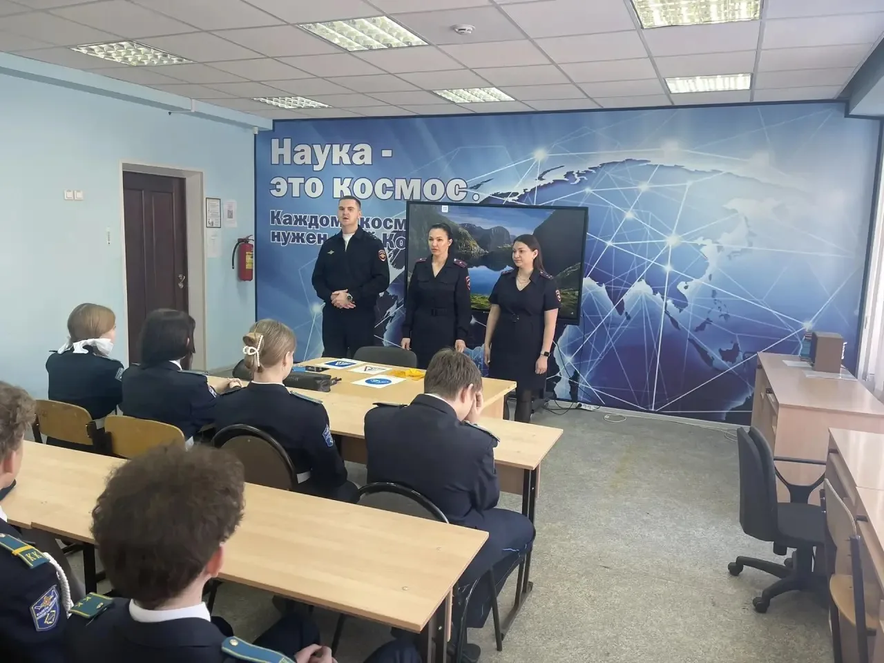 Сегодня прошла встреча учащихся 9  «А» класса с сотрудниками ГИБДД УМВД по г.Тольятти
