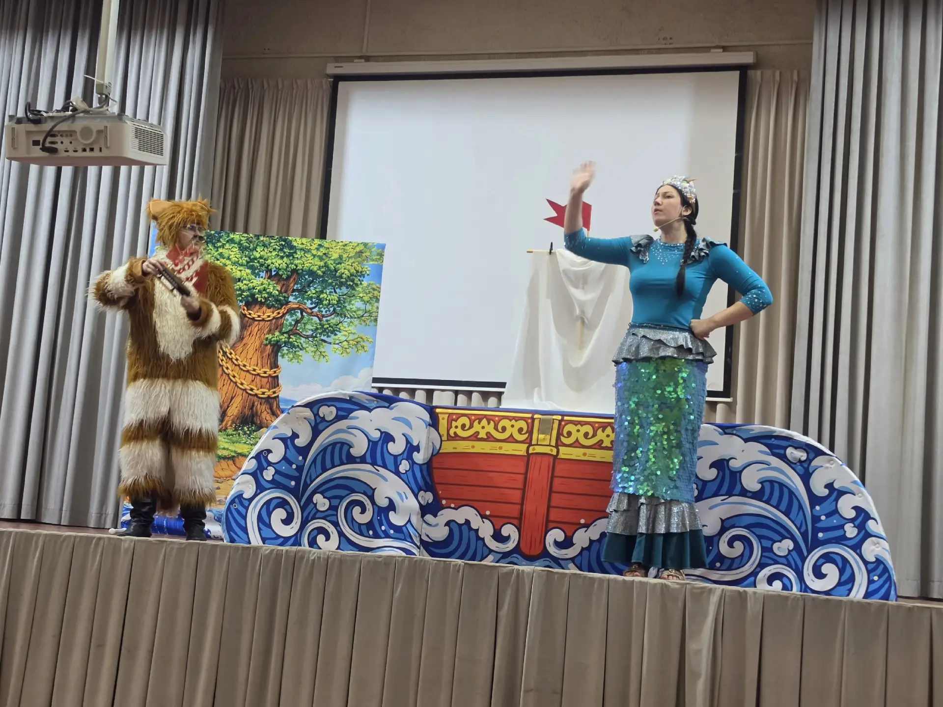 Сказка ожила на нашей сцене! ✨

Сегодня в нашем лагере произошло настоящее чудо — к нам с гастролями