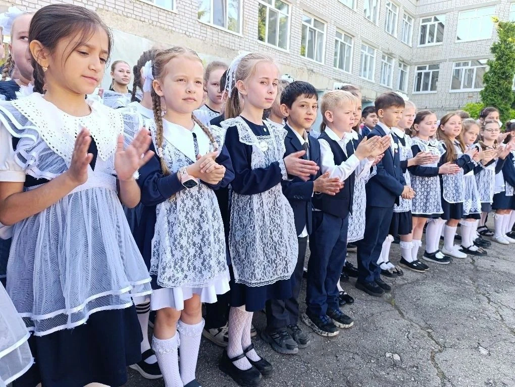 🔔 Ещё один учебный год — всё.  Со своими победами, волнением перед контрольными, школьными концертам
