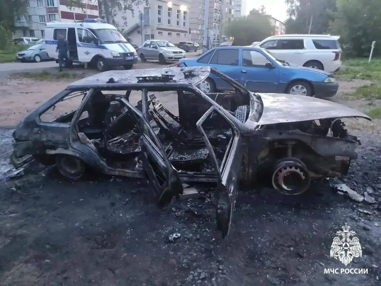 Сразу две легковушки сгорели за сутки в Удмуртии