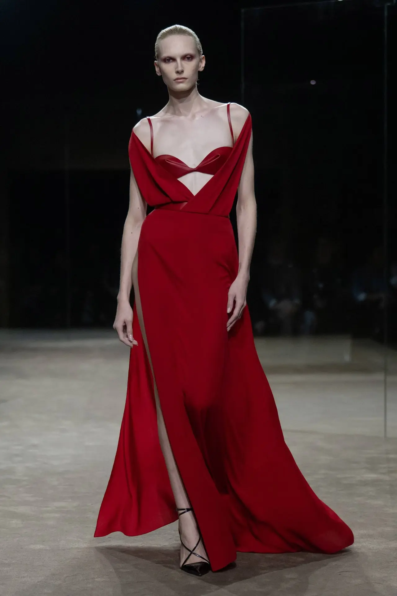 Хайдер Акерманн представил новую коллекцию Tom Ford весна-лето 2027 на Неделе моды в Па...