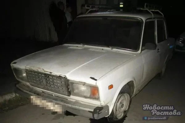 В Шахтах парень намертво застрял в дорожной яме на угнанной машине