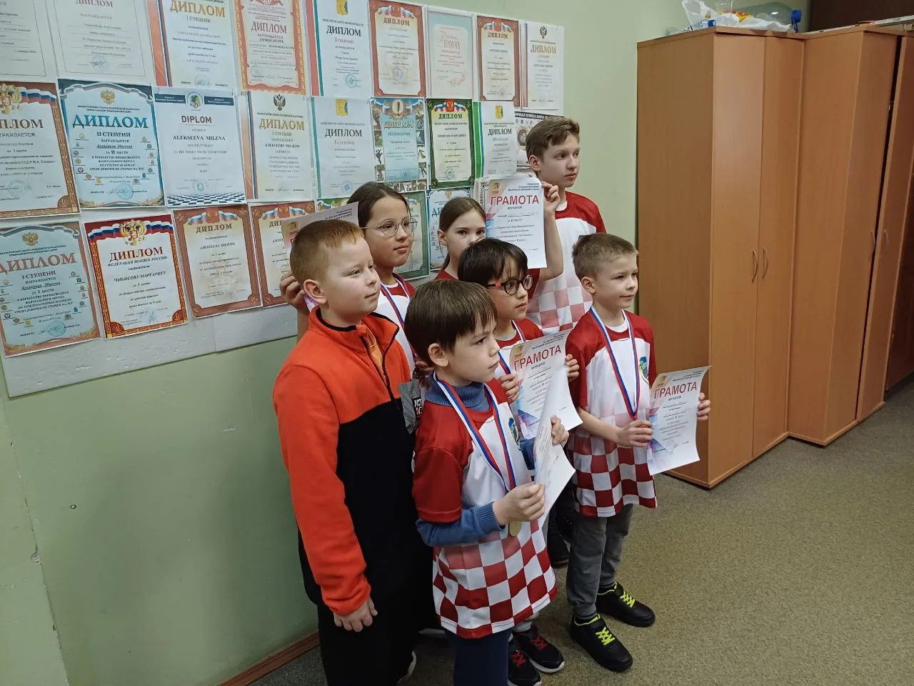 Очередной успех  наших учащихся!! Наша школьная команда стала серебряным призером  по русским шашкам