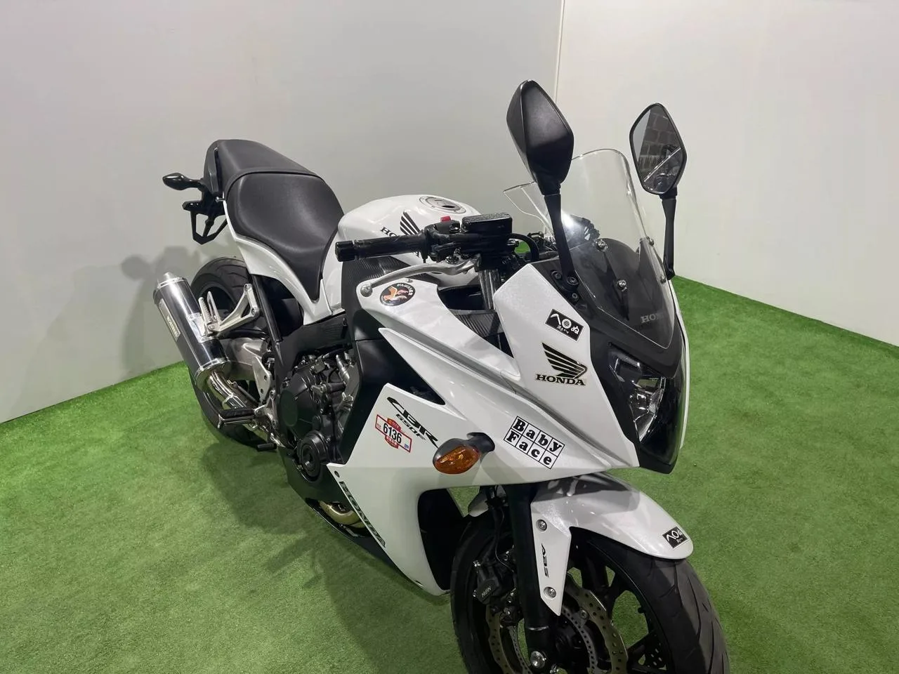 HONDA CBR650F в наличии во Владивостоке  Характеристики:  - 2015 год - объем 650 см3 - Аукцион AUCNE