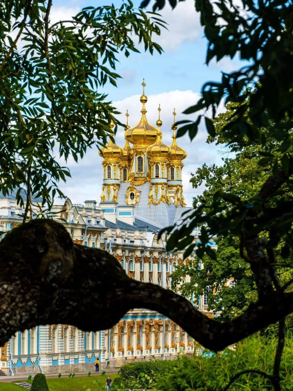 🏛 Дворцовая церковь
#Пушкин

📌 Двухэтажный храм украшал богатый позолоченный иконостас с более чем