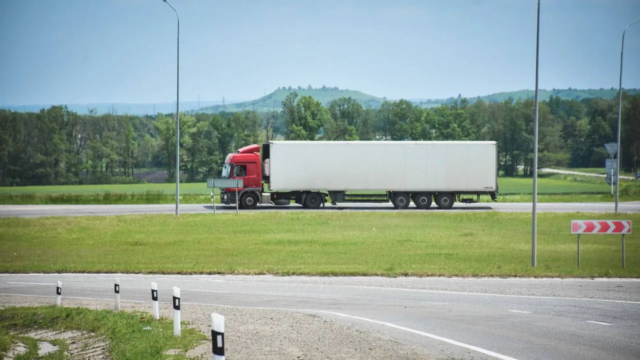 🚛 В Тюменской области введут ограничения для грузовиков из-за жары

С 22 июня по 15 августа движени