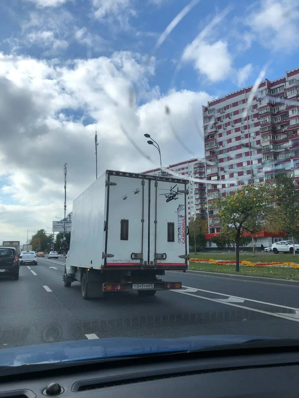 Облепили газельку акулы... 😎