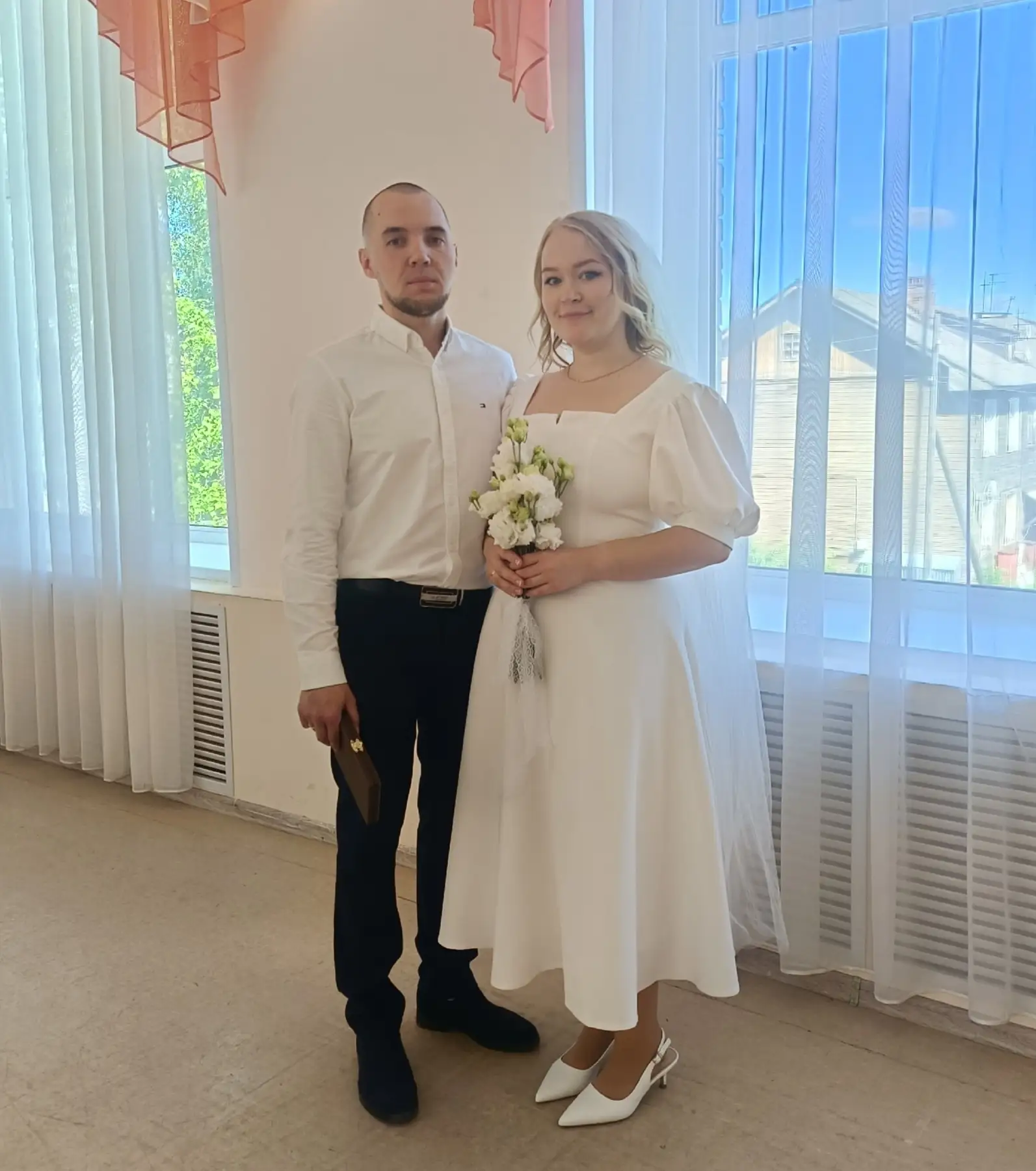 💒 В преддверии Дня России в отделе ЗАГС № 5 поженились Александр и Арина Чёрные.

Глава семьи  - ур