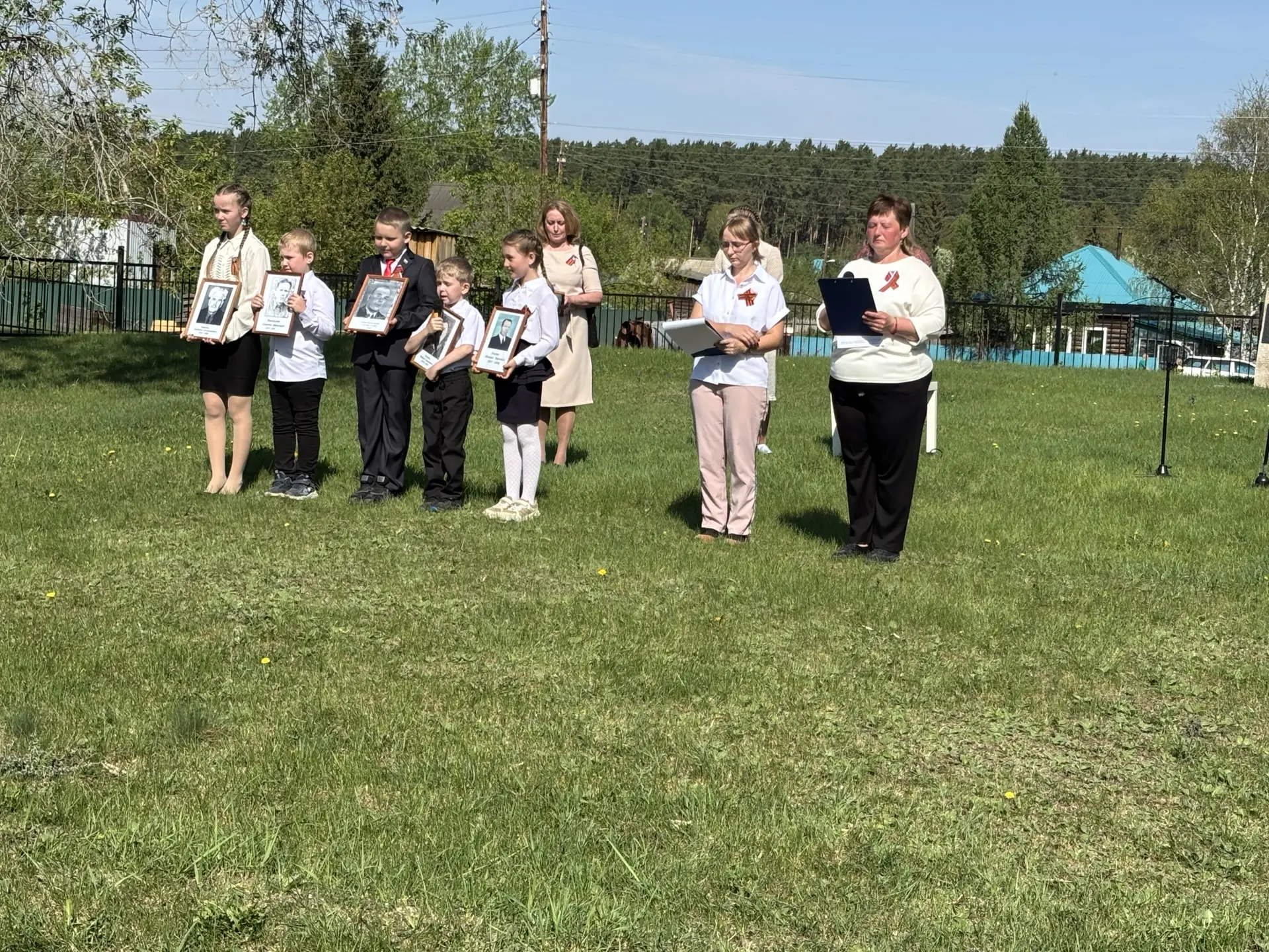 Сквозь года гремит салют, а в сердце — тишина минуты молчания.