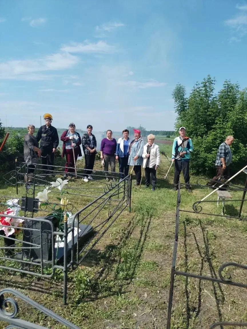 🌿 Субботник на кладбище в Новоспасском: вместе сделали важное дело!