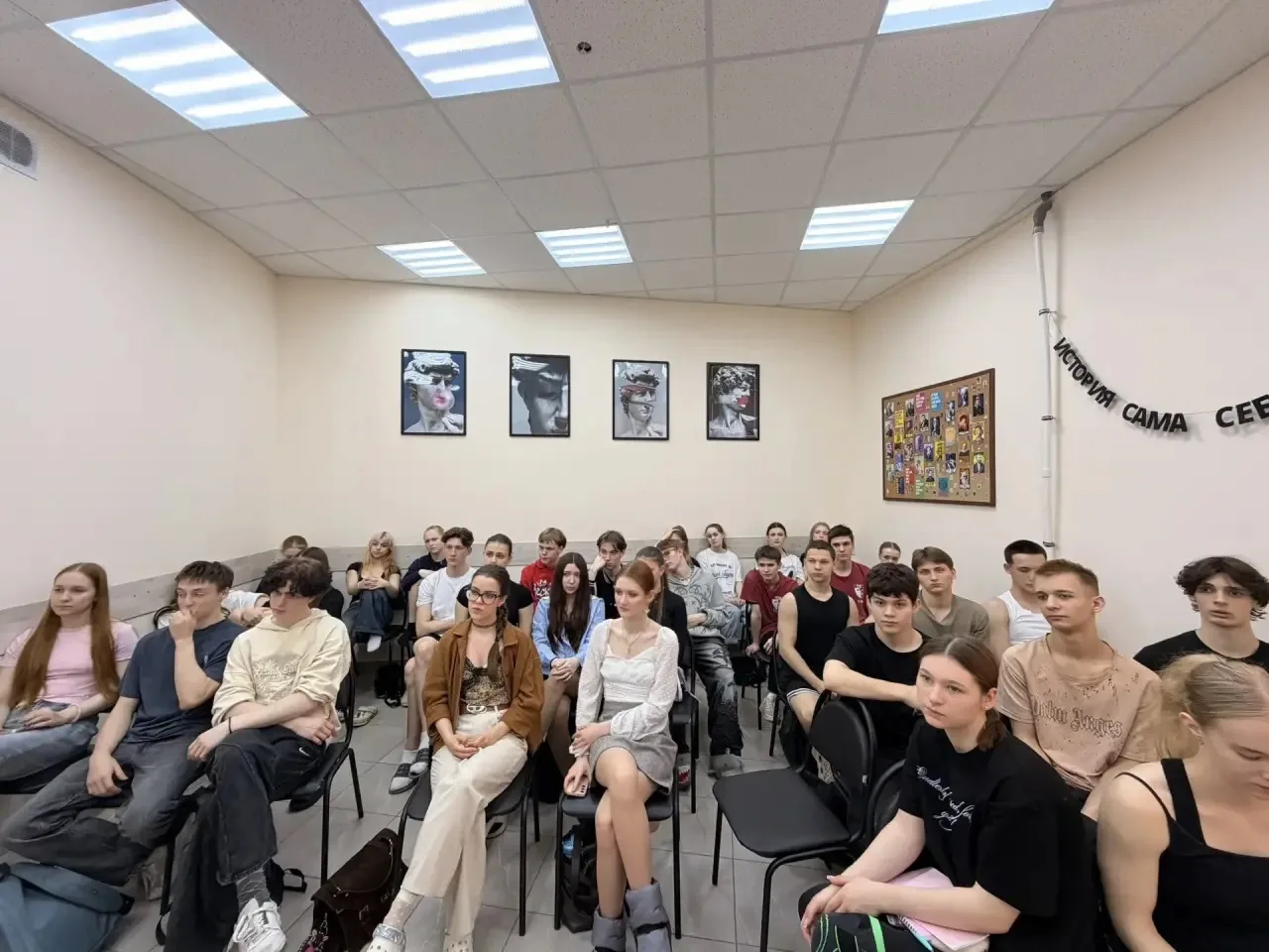 В ГУЦЭИ прошло трогательное музыкально-поэтическое мероприятие «О России с любовью» ко Дню России в 