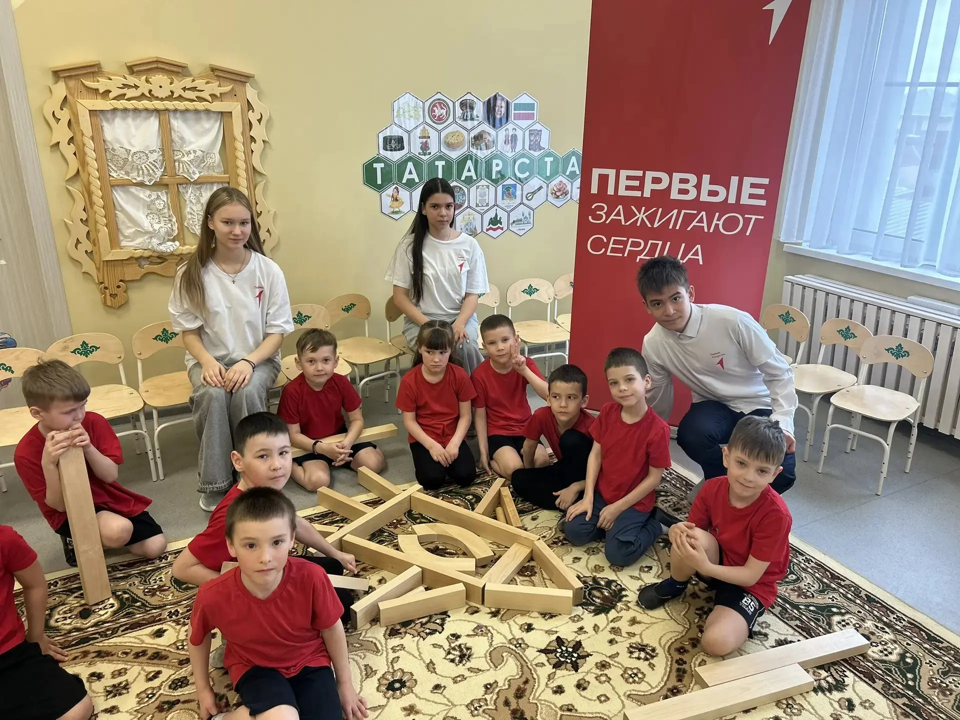 🚀В честь Дня космонавтики ребята из нашей школы «Движения Первых» посетили детский сад ««Байгыш»!   
