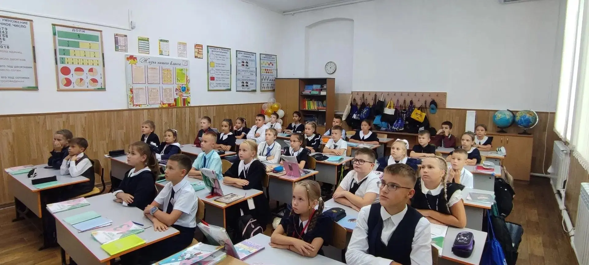 🕊️ В нашей школе прошли единые классные часы, посвященные Дню солидарности в борьбе с ...