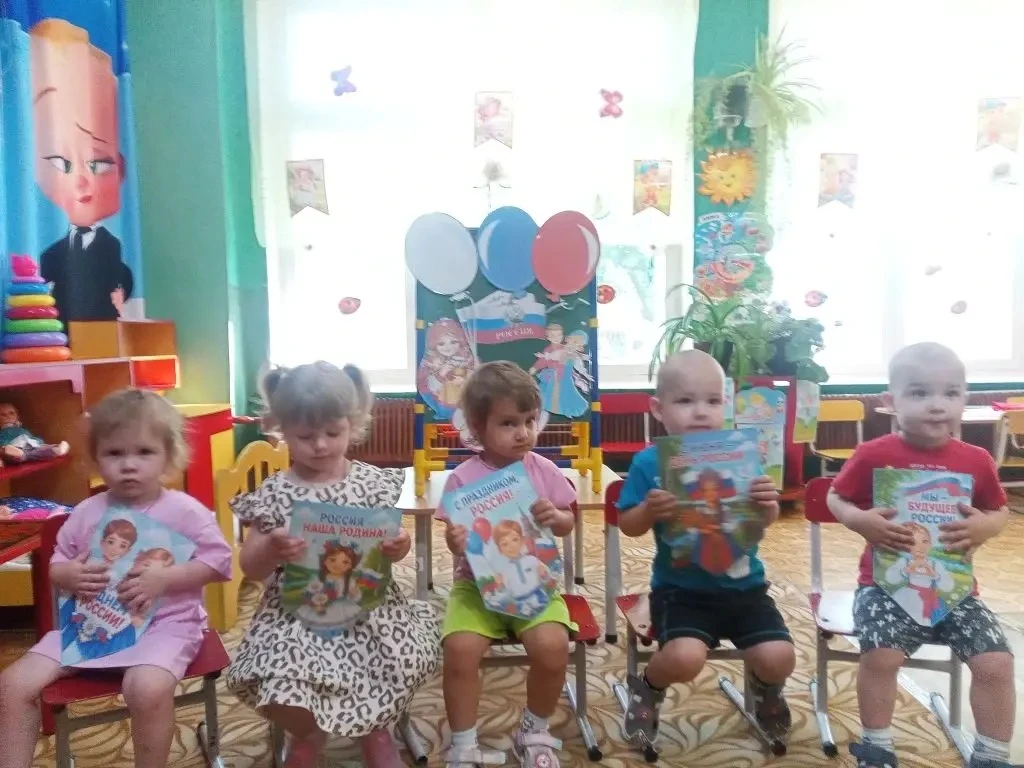 Сегодня в нашей группе раннего возраста прошло особенное занятие, посвященное Дню России! Малыши зна