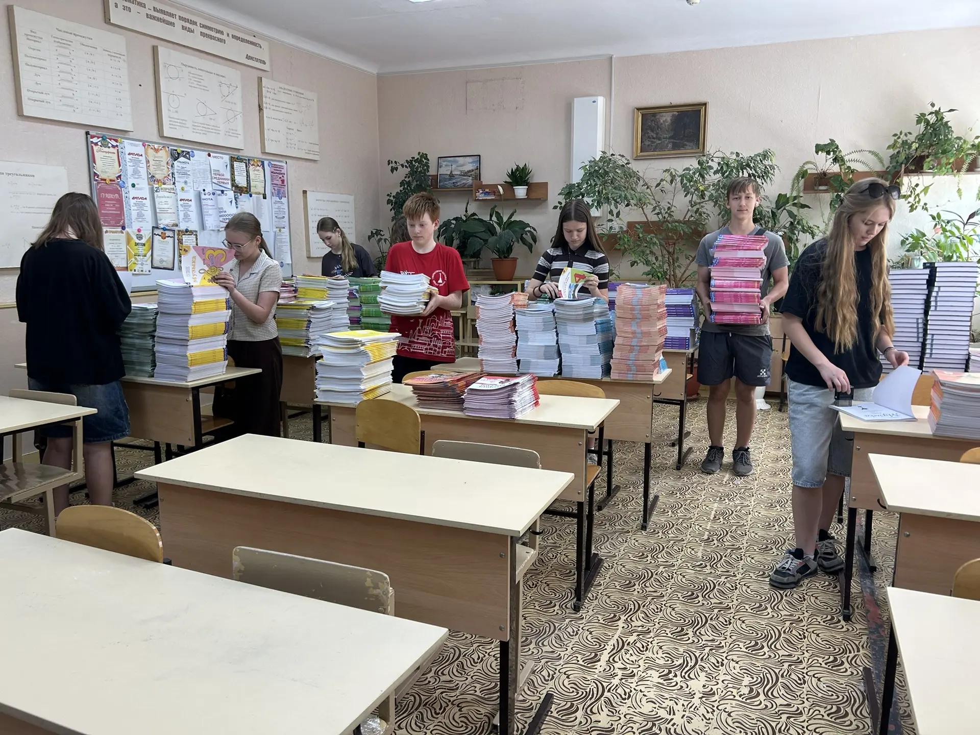 👍В нашей школе продолжается работа Губернаторского трудового отряда. 

🧩Для ребят эта работа стала