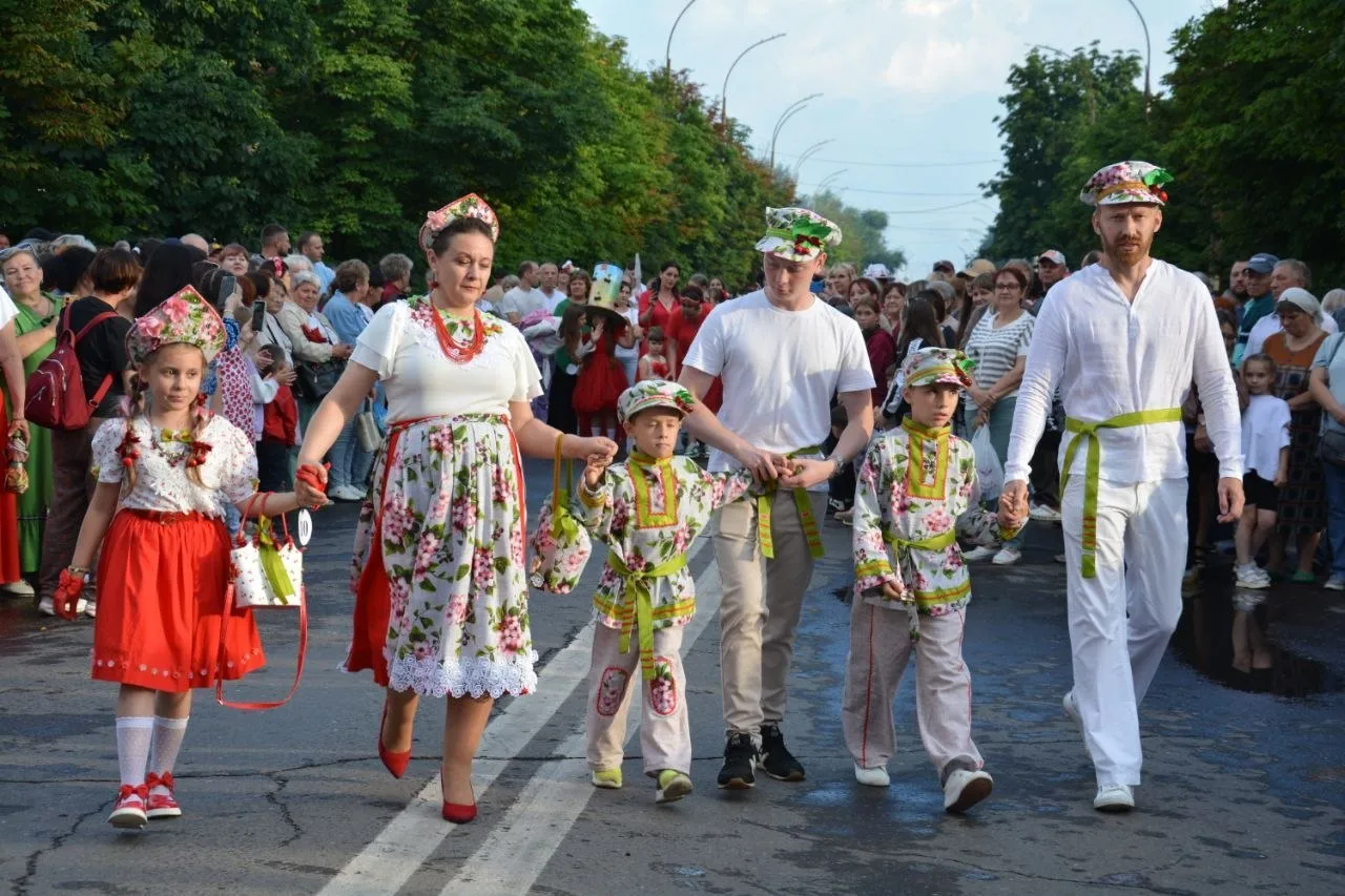 🍒 Друзья, в России поспела вишня — один из символов русской культуры, – помните чеховс...