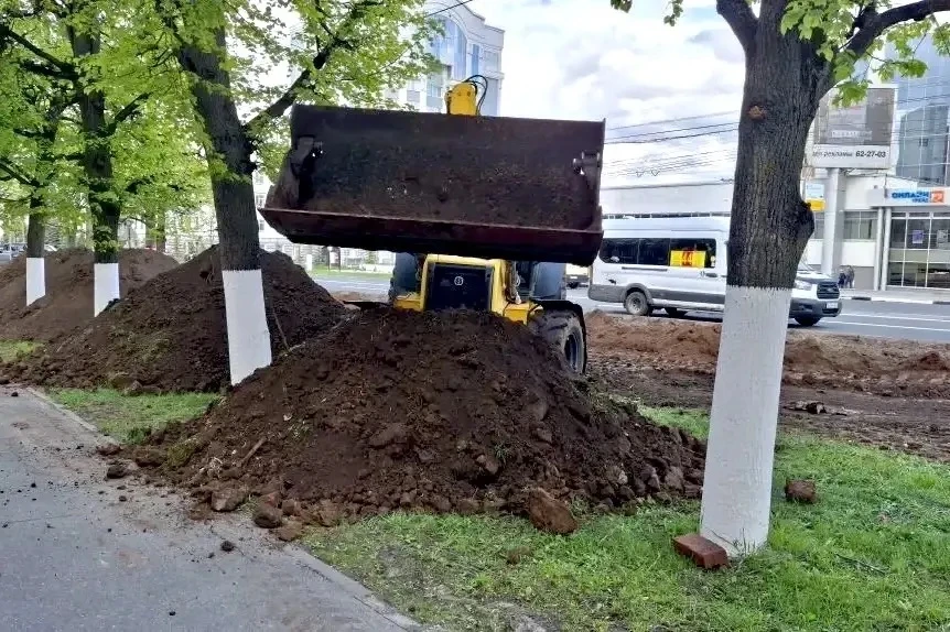 В Чебоксарах на улице К. Маркса модернизируют остановку «Дом торговли»  В городе продолжаются работы