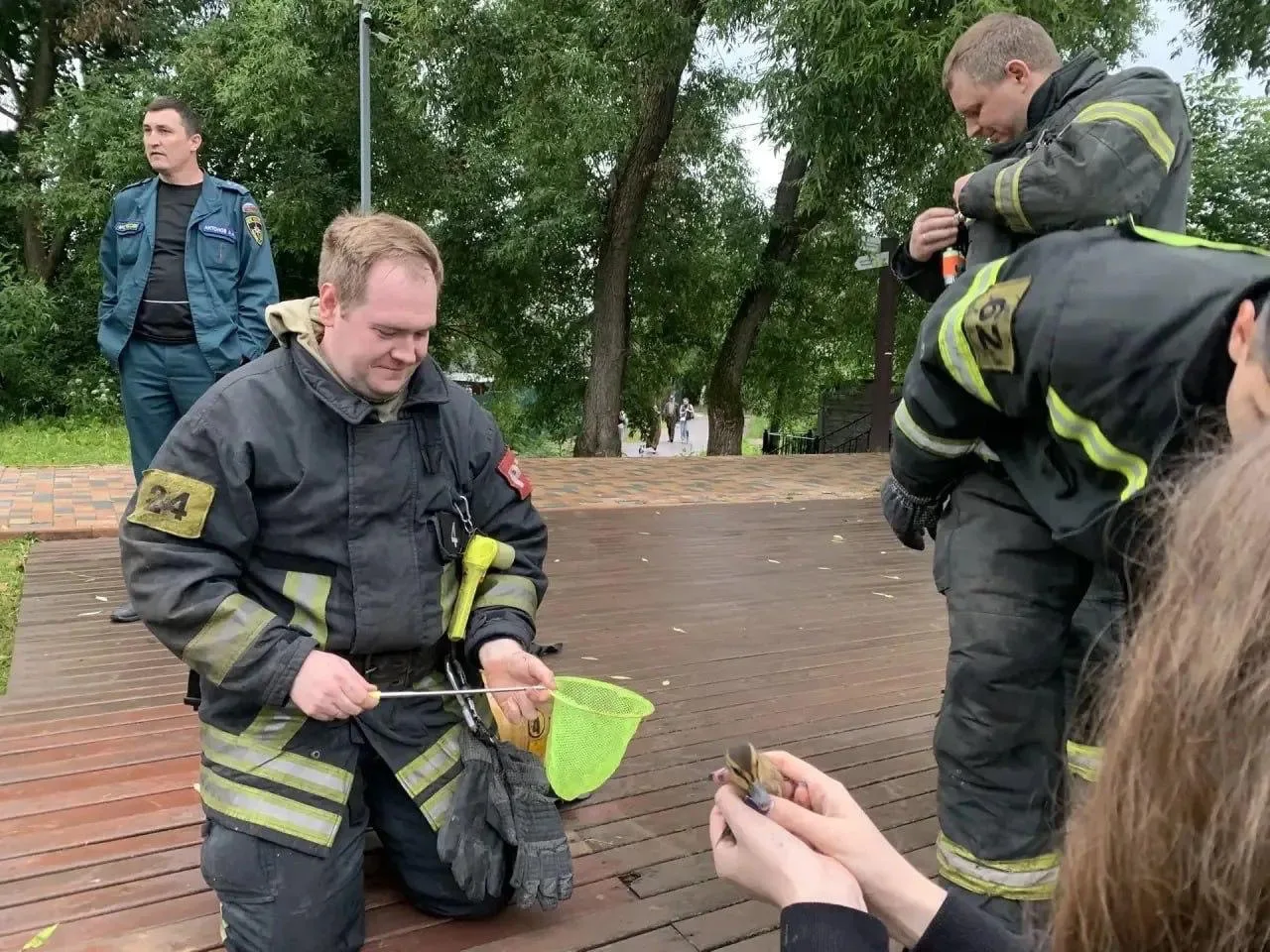 🐥 В парке «Опалиховский пруд» спасли утёнка, который провалился в ливневый колодец под помостом.

Ж