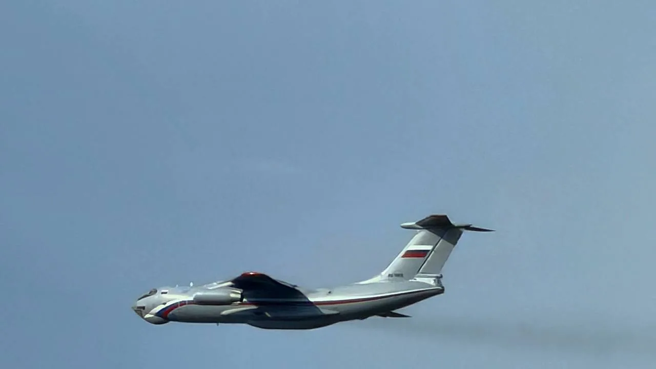 Сегодня наблюдал, как с одного из московских аэропортов друг за другом взлетали советск...