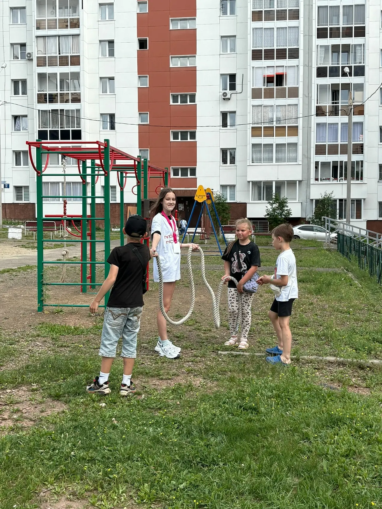 «Мой двор — мои игры» во дворе на Гагарина, 103: играли, рисовали и танцевали!