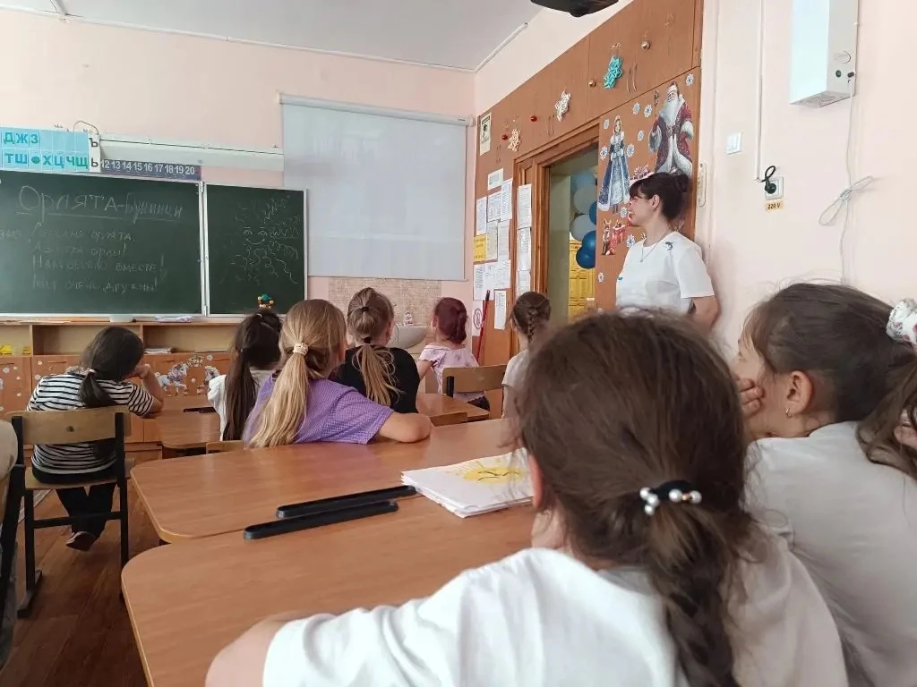 В рамках детского месячника «Уступи дорогу поездам!» и акции «Мои безопасные каникулы» проведен инст
