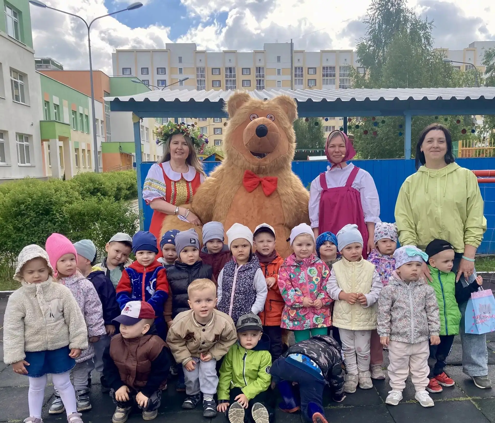 ☀️ Здравствуй, лето красное, здравствуй, праздник детства!

Вот и пришло к нам Лето Красное! ☀️ А вм