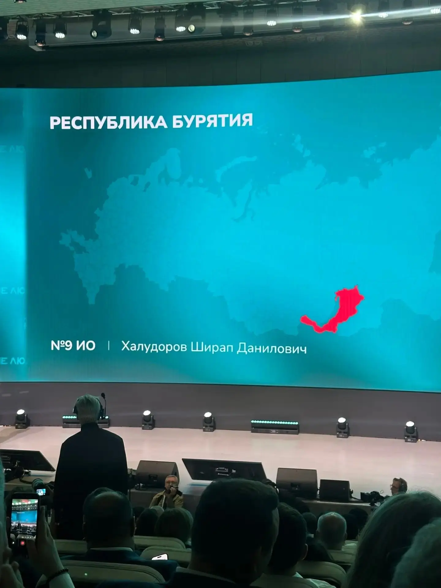 🚨 Грузовик перевернулся на остановке «Юношеская библиотека»