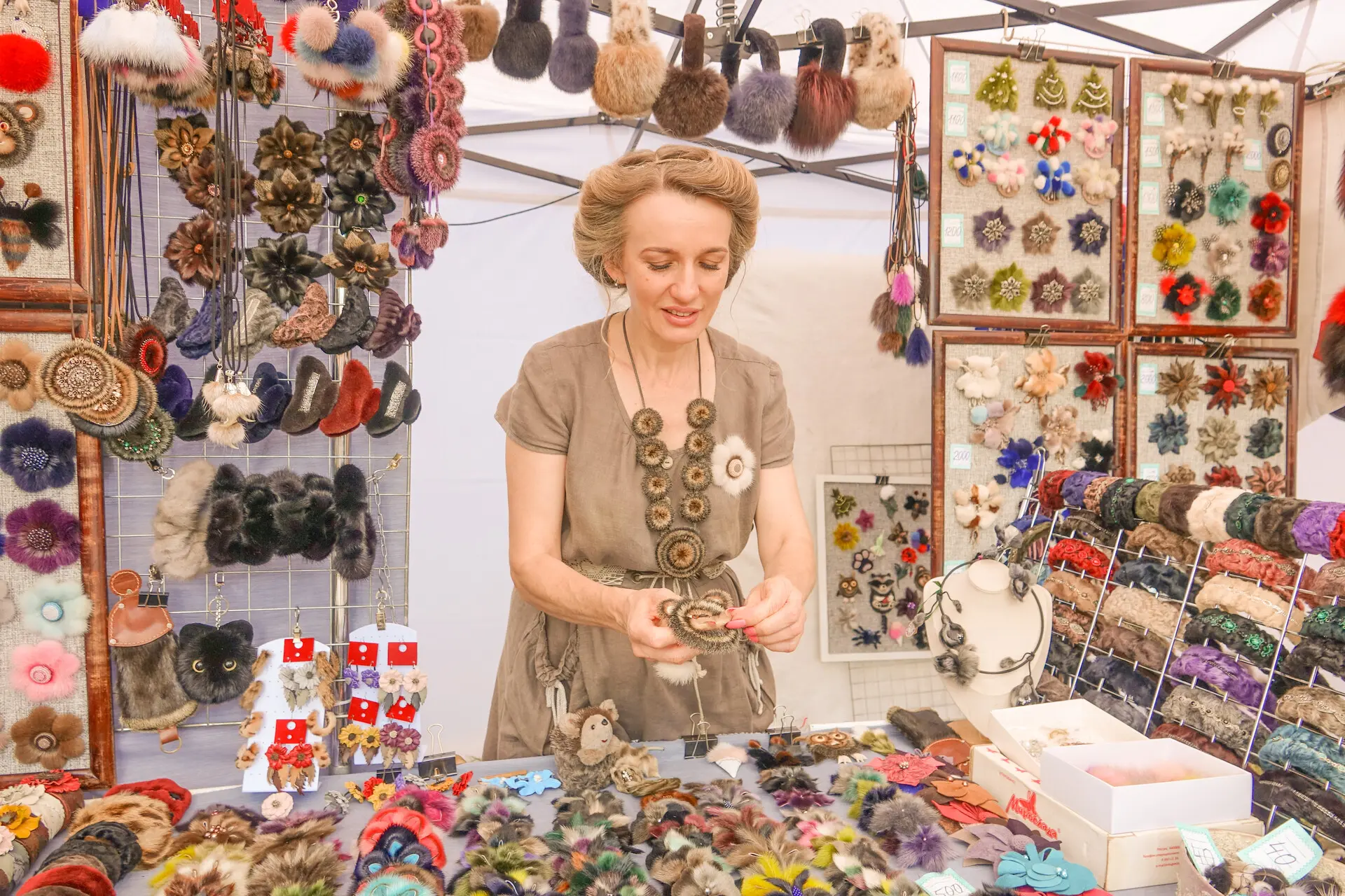 👗👜Спасская ярмарка 2026 в Елабуге: что продают мастера, цены и главные новинки

В Елабуге сегодня 