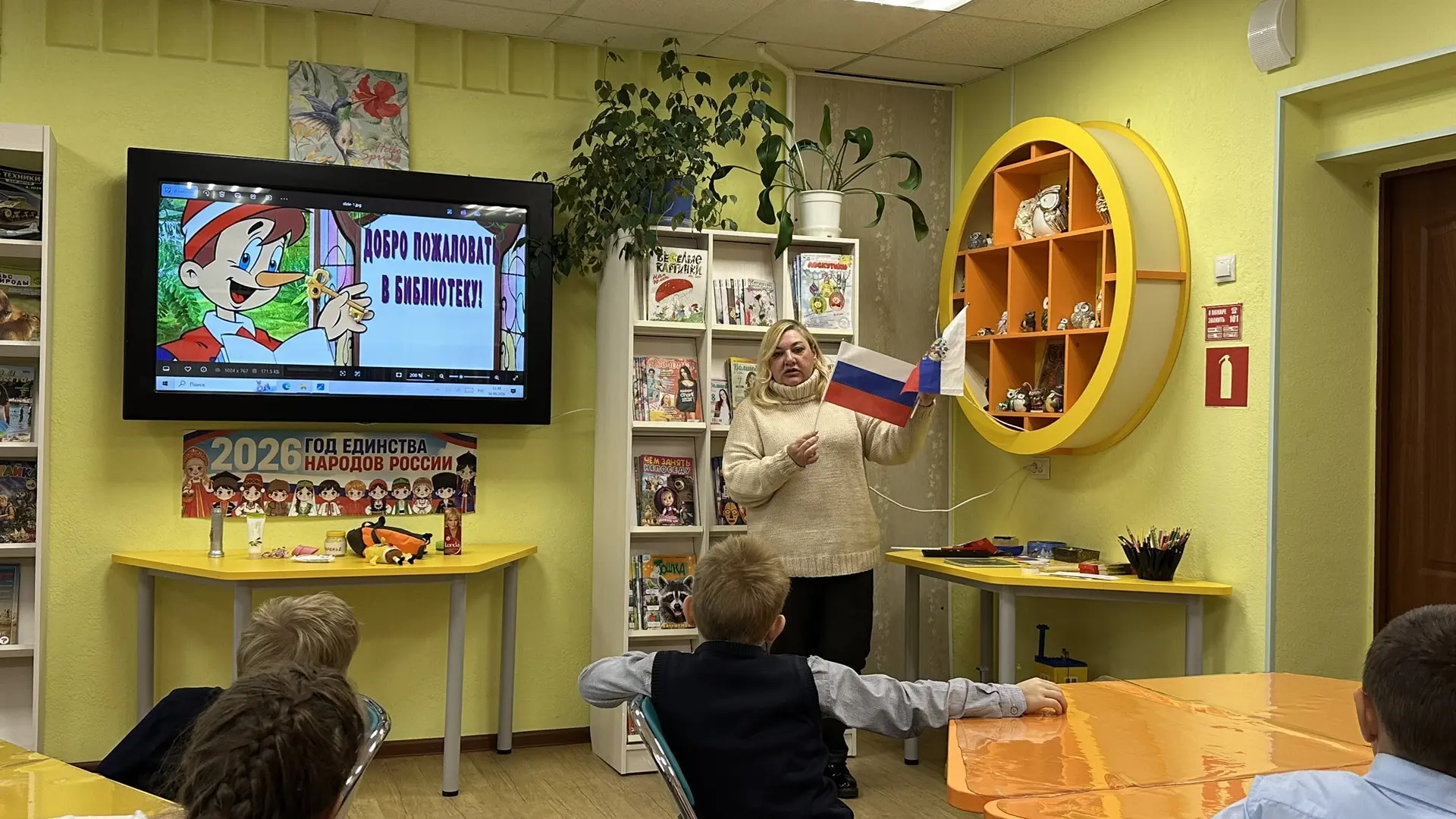 В модельной библиотеке посёлка Палатка прошёл мастер‑класс «Мастерская дружбы народов» ...